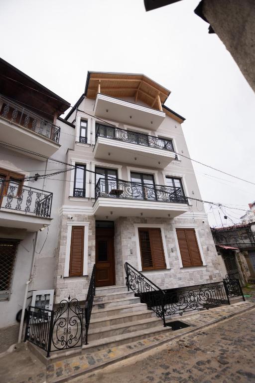 Fasada e Villa Matias në Korçë